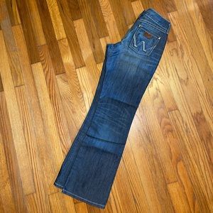 EUC Women’s Wrangler Jeans Size 3/4 x 32 length